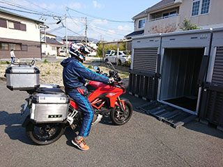 バイクガレージ