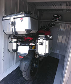 バイクガレージ